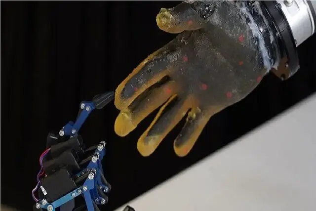 ساختن پوست رباتیک شبیه ترین پوست انسان 1 ساختن پوست رباتیک شبیه ترین پوست انسان