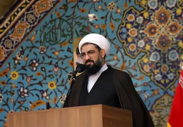 سوال امام جمعه همدان از دستگاه قضایی: چرا کسانی که در این کشور دچار فساد اقتصادی می شوند باید راحت زندگی کنند؟ 1 سوال امام جمعه همدان از دستگاه قضایی: چرا کسانی که در این کشور دچار فساد اقتصادی می شوند باید راحت زندگی کنند؟