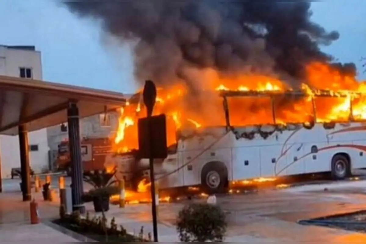 قطع خطوط ارتباطی رامسر باعث سوختن اتوبوس مسافربری شد