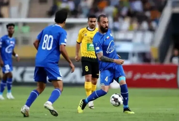 پخش زنده؛ سپاهان و استقلال [ ۱ - ۱ ] / غرامت لباس آبی و لباس طلایی!