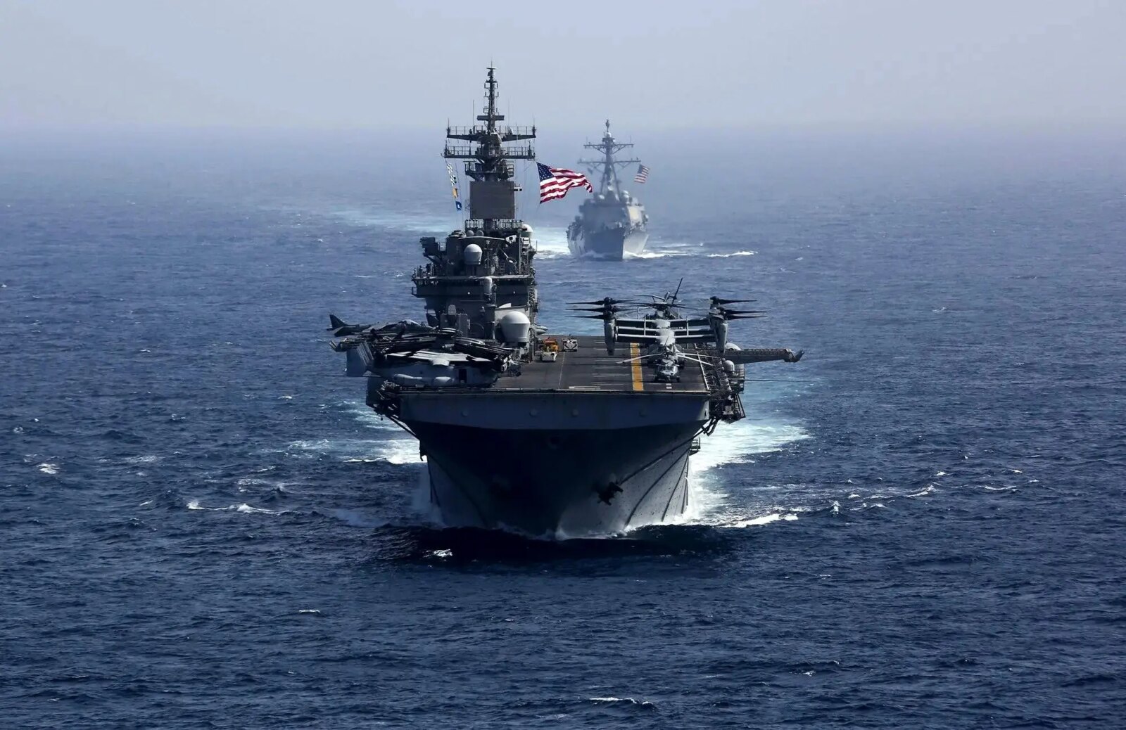 پشت صحنه حضور گسترده ناوهای آمریکایی در منطقه/ محاصره دریایی برای آوردن ایران به میز مذاکره با شرایط جدید؟ 1 پشت صحنه حضور گسترده ناوهای آمریکایی در منطقه/ محاصره دریایی برای آوردن ایران به میز مذاکره با شرایط جدید؟