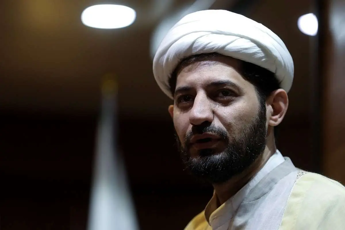 انتقاد شدید سلیل محبی از شوخی شبکه افق با قربانیان حوادث اخیر 1 انتقاد شدید سلیل محبی از شوخی شبکه افق با قربانیان حوادث اخیر