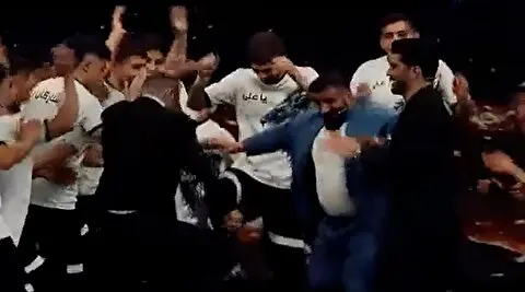 1770189692 الناز شاکردوست و سروش در یک طرف بیا چپان آن