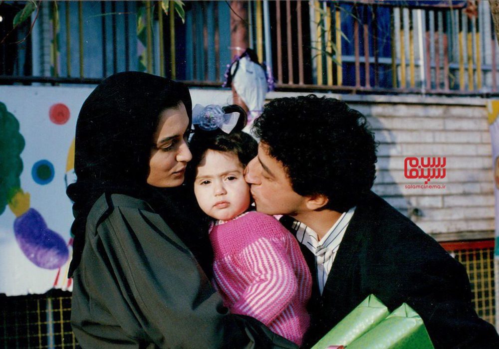 آتنه فقیه نصیری 23 ساله در دومین فیلم خود با علیرضا خمسه بازی می کند. سال 70