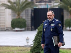 وزیر دفاع به باکو آمد