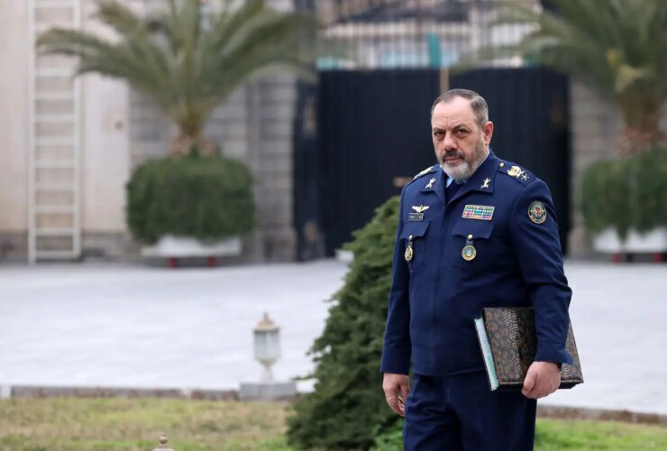 وزیر دفاع به باکو آمد