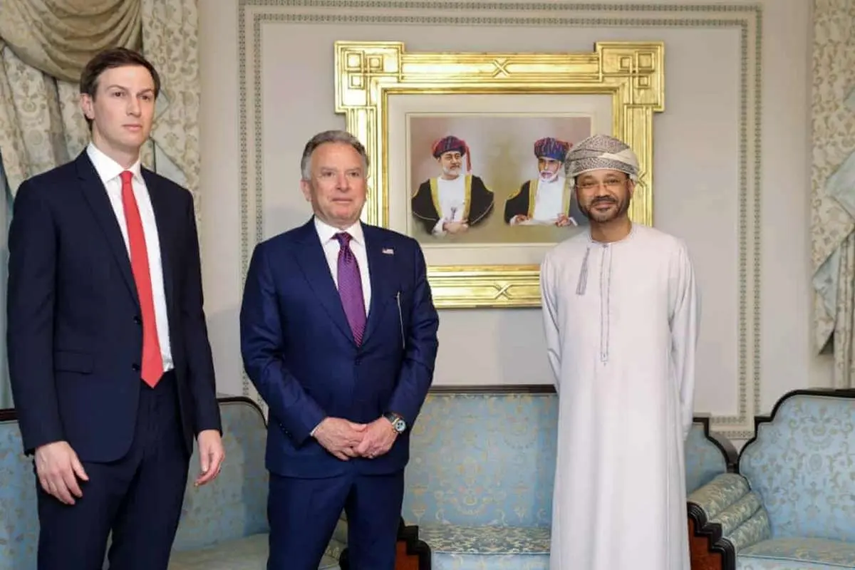 تصویری از حضور فرمانده سنتکام در تیم مذاکره کننده آمریکا