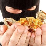 کسانی که عکس دزدان دزدی لباس پیرزنان/اموال گمشده را منتشر می کنند با پلیس تماس بگیرند