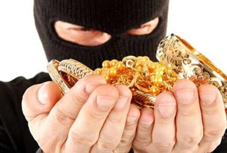 کسانی که عکس دزدان دزدی لباس پیرزنان/اموال گمشده را منتشر می کنند با پلیس تماس بگیرند
