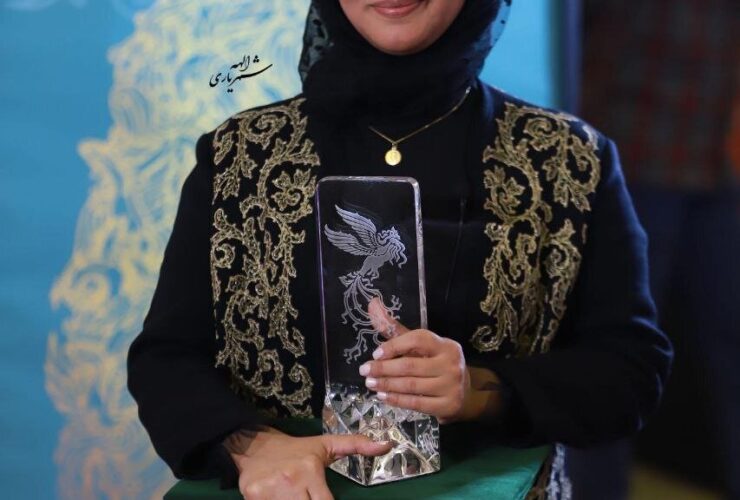 جریان زندگی را در «دنیای مبهم هاتیف» نشان می دهم/در طراحی لباس خود را جای شخصیت ها می گذارم.