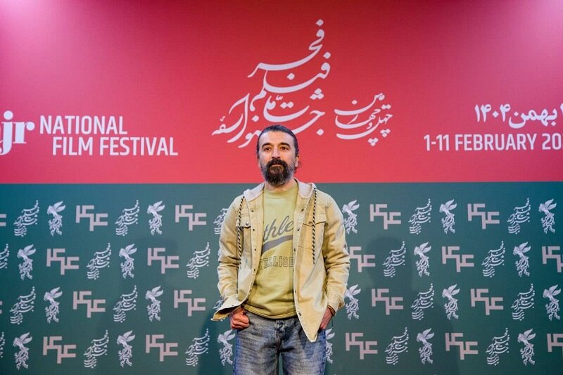 «رقص باد» یک رمان عاشقانه صامت است/ حسینی: دوست داشتم فضای متفاوتی را در فیلمسازی تجربه کنم.