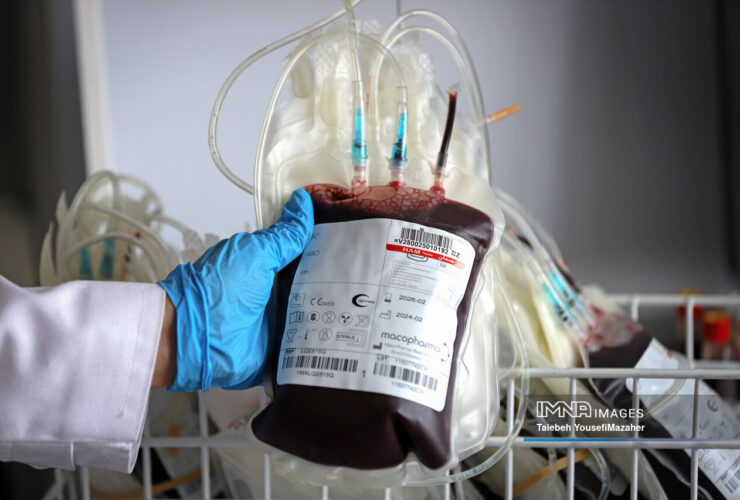 کاهش عوارض انتقال خون از طریق ایجاد خون فقیر از لکوسیت / پیشرفت در سازمان انتقال خون پس از انقلاب