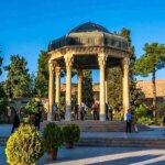 تفل به حافظ گفت: برخیز که حُسرِف نازنین آمد