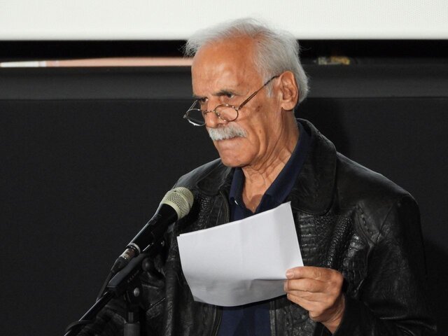 هنرمندان به نمایندگی از نظام الدین کیایی سخنرانی کردند