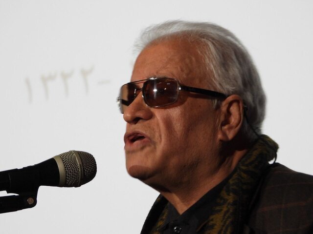 هنرمندان به نمایندگی از نظام الدین کیایی سخنرانی کردند