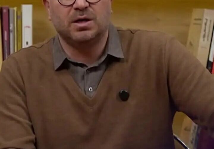 مجری «پاورقی» پس از خبر خداحافظی الناز شاکردوست به او حمله کرد 12 مجری «پاورقی» پس از خبر خداحافظی الناز شاکردوست به او حمله کرد