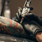 هشدار خالکوبی زمانی که جوهر زیر پوست باقی می ماند