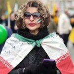 زنان شرکت کننده در راهپیمایی 22 بهمن به عنوان بخشی از تصاویر تلویزیونی