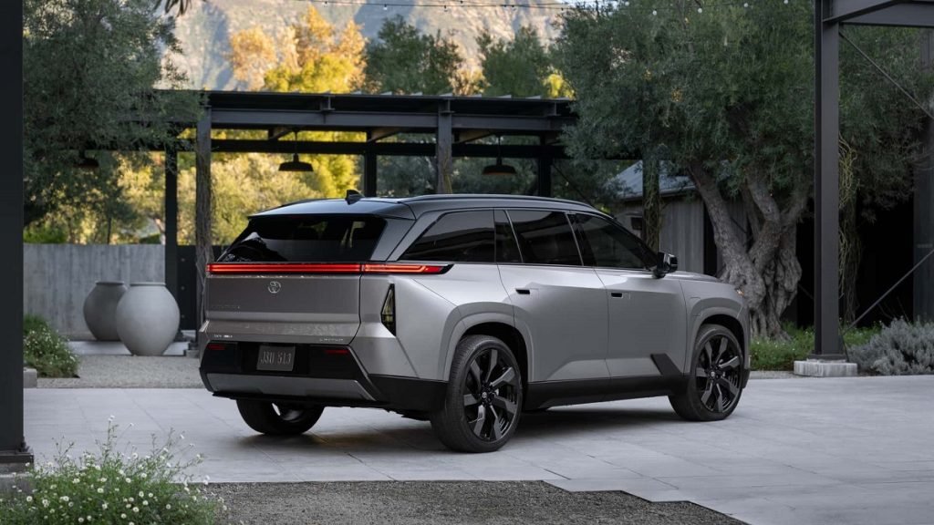 تویوتا هایلندر 2027