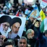 این خانم با لباس ارتش در راهپیمایی 22 بهمن در لنز عکاسان قرار گرفت.