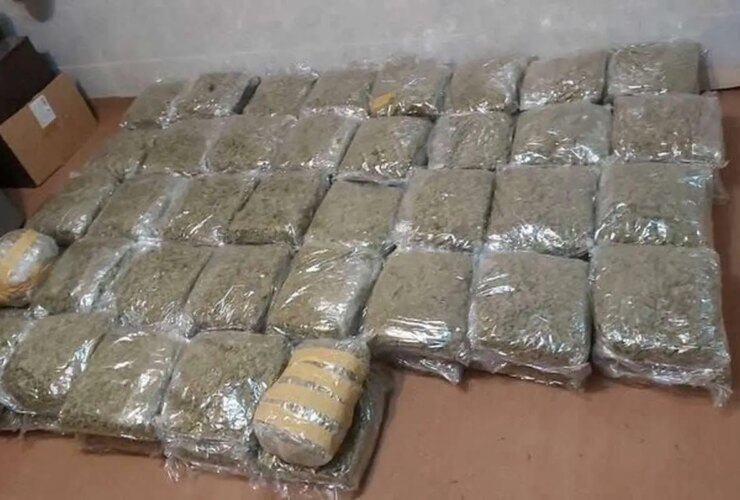 74 کیلو ماده مخدر "گل" در گمرک آستارا کشف و ضبط شد 39 74 کیلو در گمرک آستارا