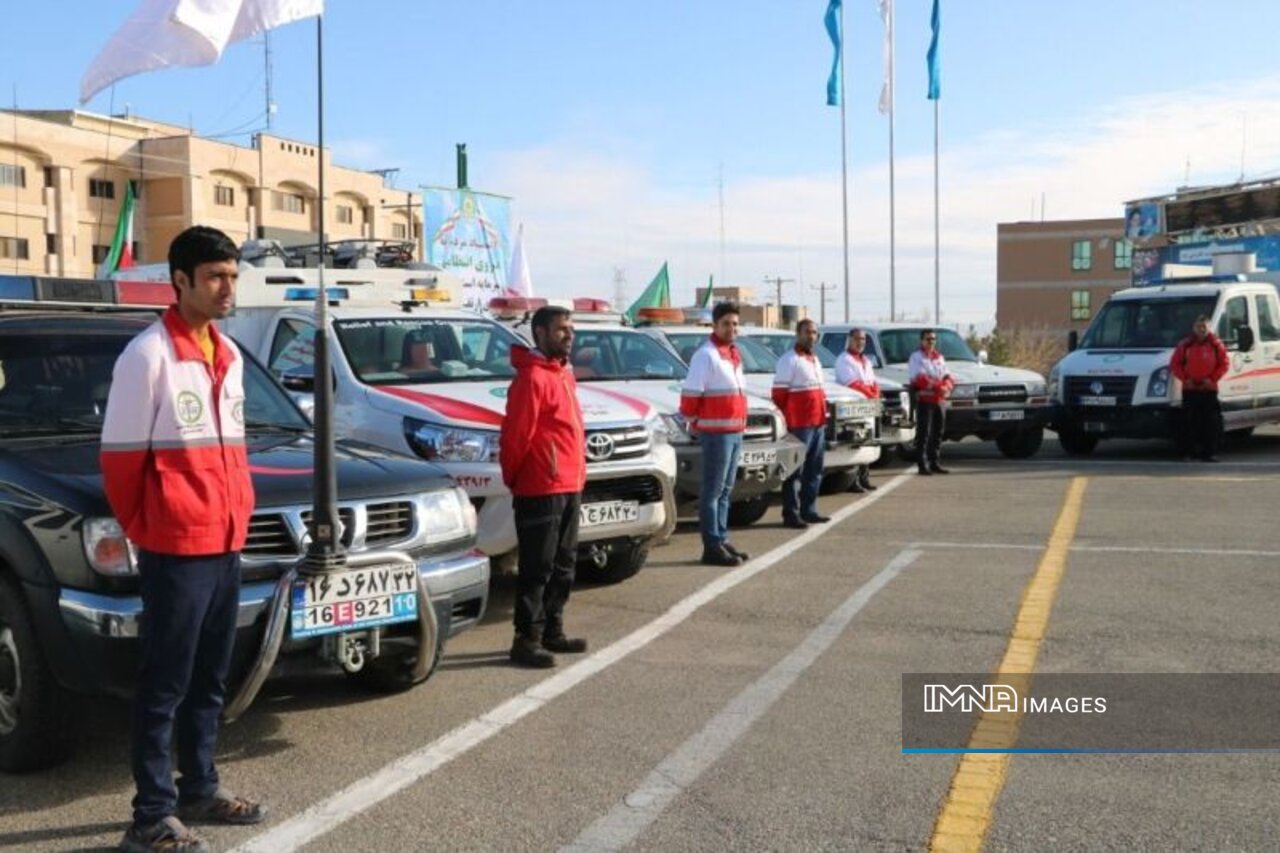 تیم های عملیات هلال احمر از صبح روز شنبه 4 بهمن ماه آماده باش هستند.