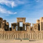 "نادیا و پویا"؛ آیا نام های ماندگار بر دیوار تخت جمشید هستند یا زخمی تازه بر پیکره خاطره تاریخی ایران؟/ نوشتن بنا بر آثار تاریخی جرم است؟