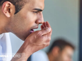 آیا سنگ لوزه با بوی بد دهان مرتبط است؟