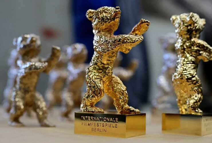 فرش قرمز و حواشی سیاسی: برلیناله 2026 با مشکل جداسازی صحنه های فرعی هفتاد و ششمین جشنواره فیلم برلین با سینما / متن اواکاوی