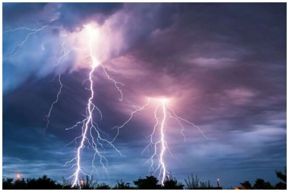 ماجرای شنیده شدن صدای عجیب در تهران/ موشک است یا رعد و برق؟!