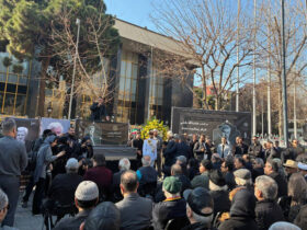 جسد با مراقبت دفن شد. او ژنرال سینما بود