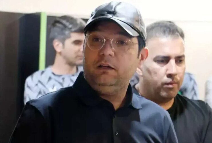 تصویر سرمربی تراکتورسازی و ستاره جنجالی در آغوش یکدیگرند! 22 تصویر سرمربی تراکتورسازی و ستاره جنجالی در آغوش یکدیگرند!