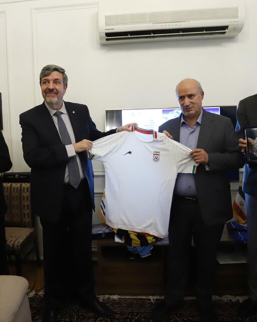 اروگوئه به دنبال بازی دوستانه با تیم ملی فوتبال ایران است؟ 1 اروگوئه به دنبال بازی دوستانه با تیم ملی فوتبال ایران است؟