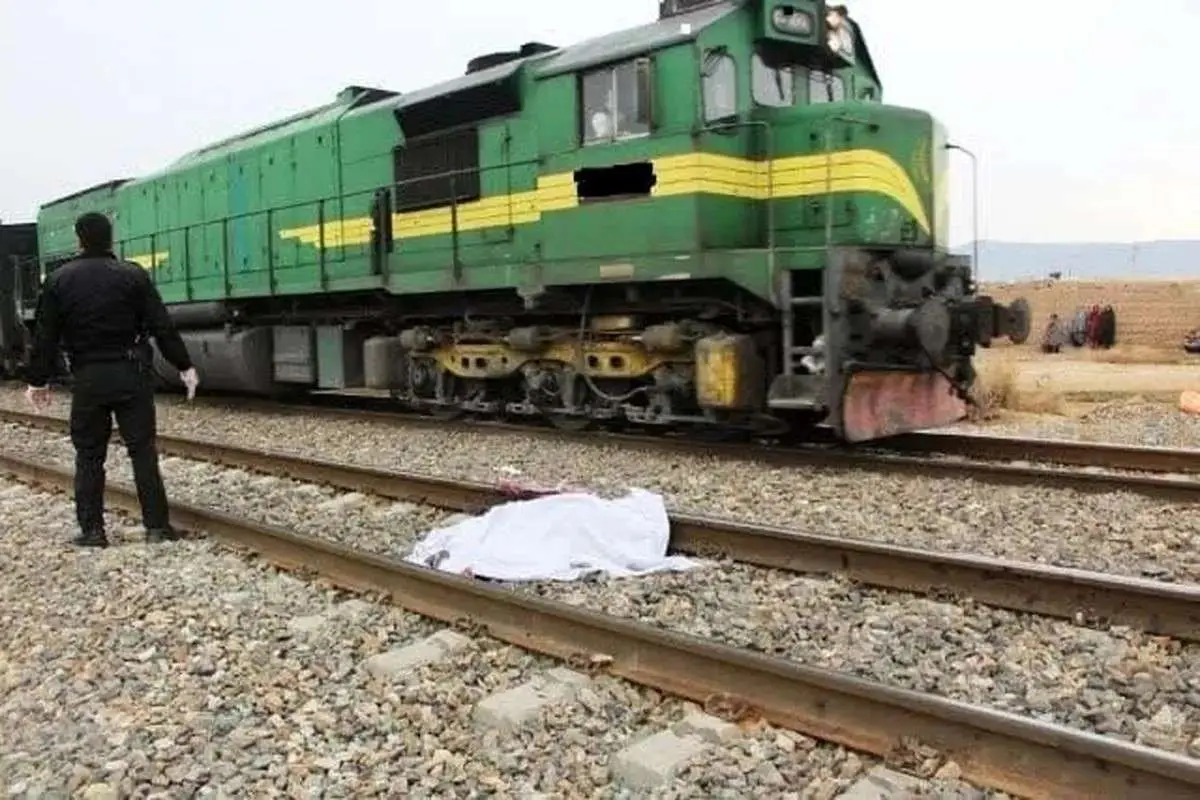 برخورد قطار با عابر پیاده در قم 1 برخورد قطار با عابر پیاده در قم