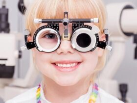 نقش بینایی درمانی در رشد مغز کودک / چه زمانی استفاده از عینک به کودکان توصیه می شود؟