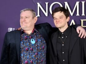 مراسم اهدای جوایز 2026 به دلیل جنجال سندرم تورت مختل شد/ عذرخواهی مجری روی صحنه