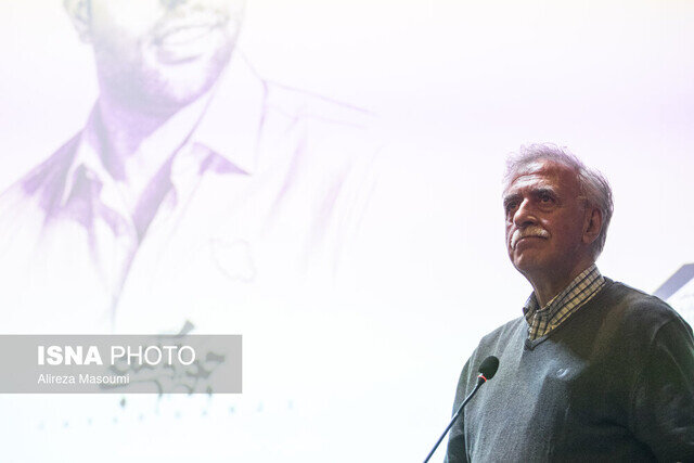 بهرام افشاری، شهاب حسینی و همایون اسعدیان به یاد جواد گنجی یکی از قربانیان تظاهرات دی ماه. 5 بهرام افشاری، شهاب حسینی و همایون اسعدیان به یاد جواد گنجی یکی از قربانیان تظاهرات دی ماه.