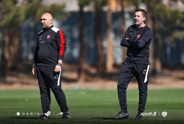 عمر; با انگیزه چند ساعت پس از تمدید قرارداد 23 ورا اسمار