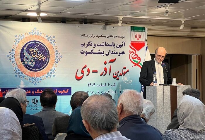 داریوش ارجمند: مردم ما تعجب می کنند که آقای قمارباز/هنرمندان در کشف حقیقت نقش داشته است. 1 داریوش ارجمند: مردم ما تعجب می کنند که آقای قمارباز/هنرمندان در کشف حقیقت نقش داشته است.