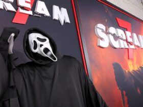 معترضان طرفدار فلسطین در خارج از فرش قرمز "جیغ 7" در لس آنجلس تجمع کردند. دادخواست تحریم پارامونت