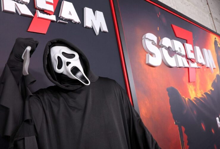 معترضان طرفدار فلسطین در خارج از فرش قرمز "جیغ 7" در لس آنجلس تجمع کردند. دادخواست تحریم پارامونت