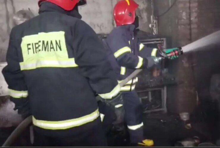 آتش سوزی در شهرک صنعتی آبادان مهار شد