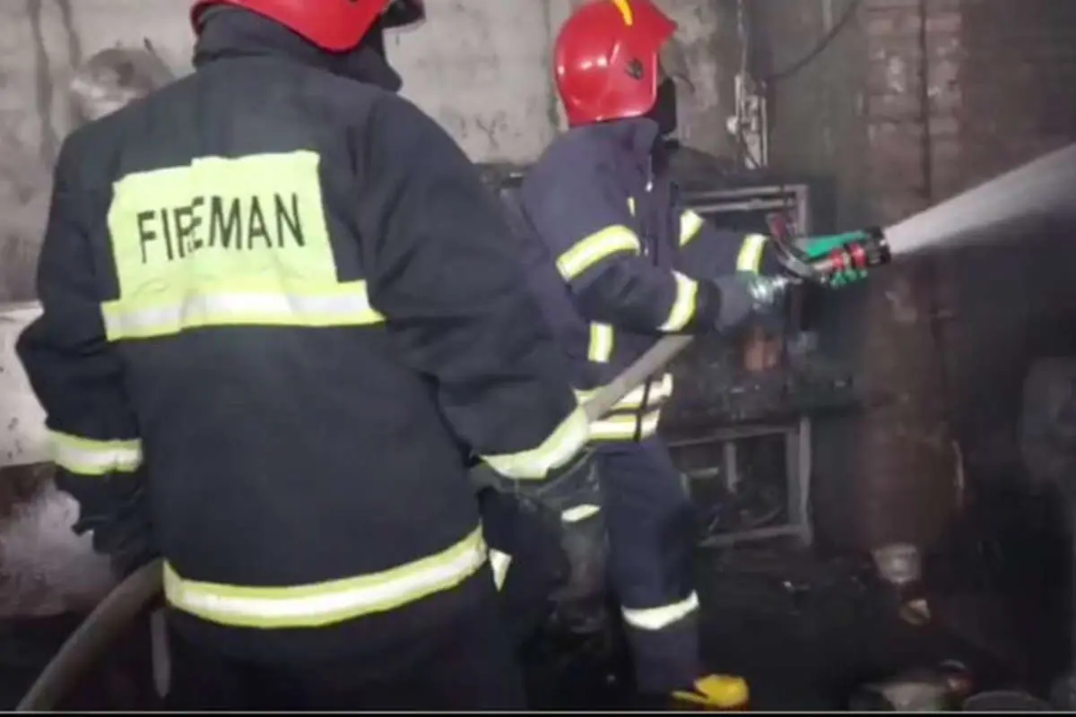 آتش سوزی در شهرک صنعتی آبادان مهار شد