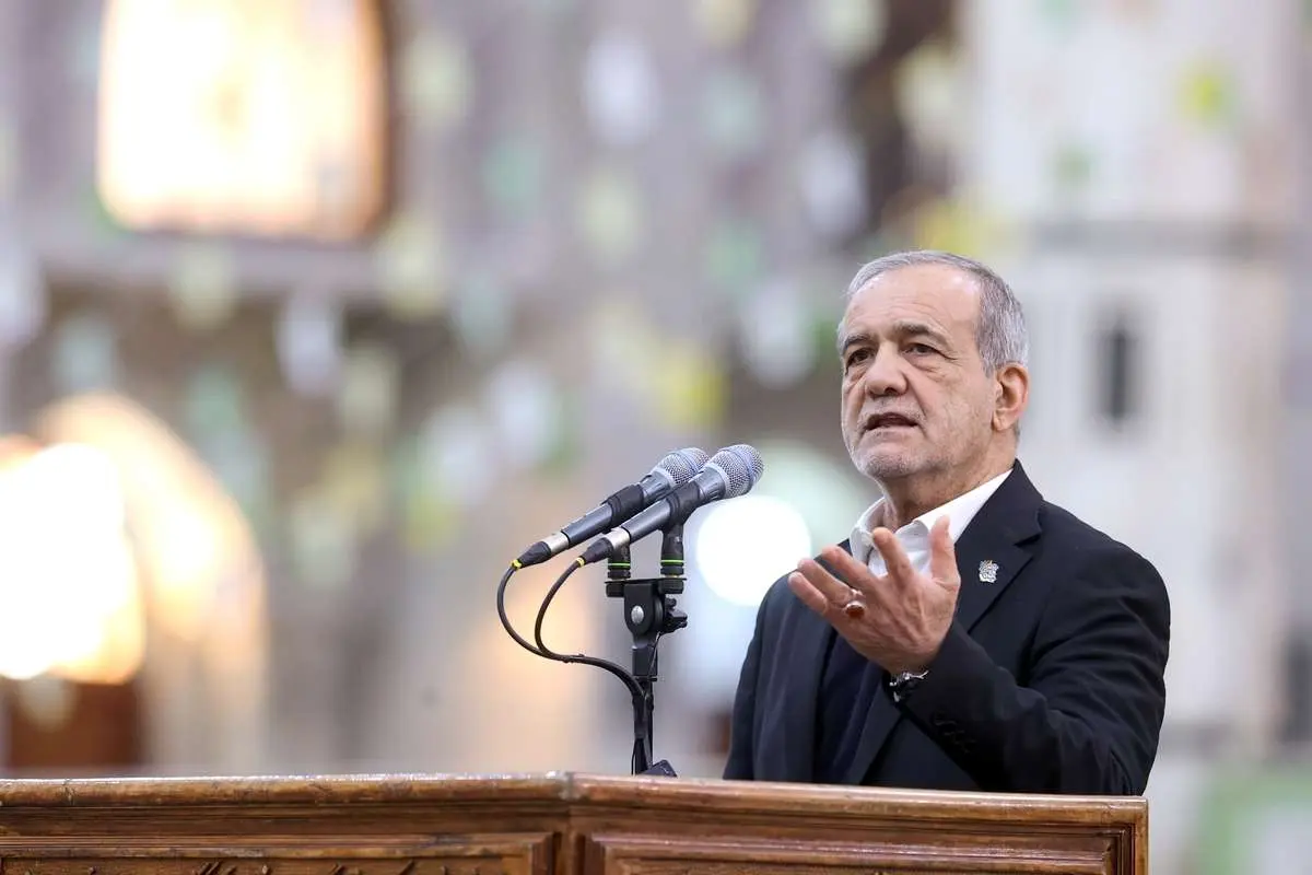 22 چهره سیاسی در راهپیمایی بهمن/ تصاویر پزشکان و عراقچی در ملاء عام