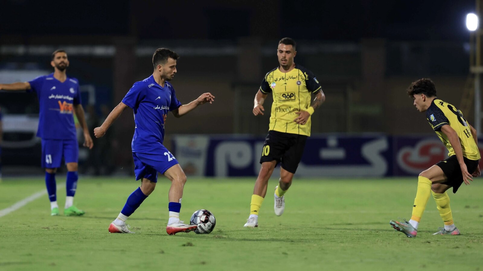 3 امتیاز حیاتی در انتظار محرم و سپاهان؛ آیا خاطره امیر در نقش جهان تکرار می شود؟ 1 3 امتیاز حیاتی در انتظار محرم و سپاهان؛ آیا خاطره امیر در نقش جهان تکرار می شود؟