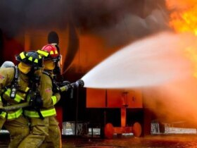 آتش سوزی در پاساژی در تهران/ یک آتش نشان مجروح شد