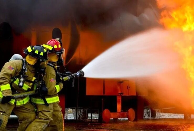 آتش سوزی در پاساژی در تهران/ یک آتش نشان مجروح شد