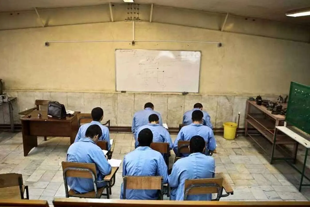 آموزش و پرورش اجازه بازداشت دانش آموزان در مدرسه را نمی داد