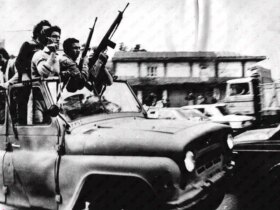 انقلاب 57 با اسلحه پیروز نشد