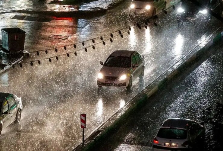 بارش برف و باران در جاده های 10 استان/ ترافیک نیمه سنگین در چند محور